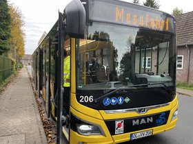 Haltestelle „Hauptwache“ am Eingang des Fliegerhorst an der Einmündung zur Alexanderstraße. Foto: Stadt Oldenburg