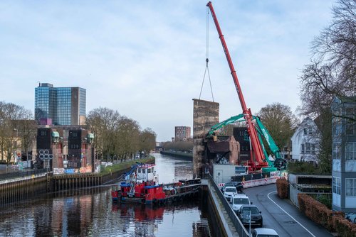 Seit dem im Januar 2025 begonnenen Abriss der Türme der Cäcilienbrücke gibt es keinen sichtbaren Fortschritt. Der Neubau lässt weiterhin auf sich warten. Foto: Sascha Stüber Foto: Sascha Stüber