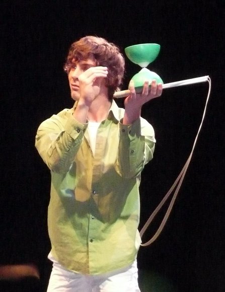 Junger Jongleur mti Diabolo. Foto: Stadt Oldenburg