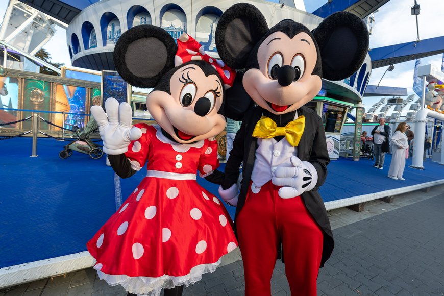 Minni und Micky Maus bei der Kramermarkt-Parade 2026. Foto: Sascha Stüber