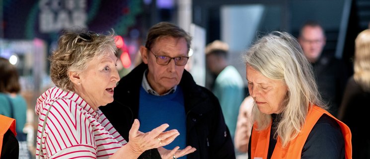 Dokumentation einer Anmerkung einer Bürgerin durch eine Mitarbeitende aus dem Projetteam. Foto: Hauke-Christian Dittrich
