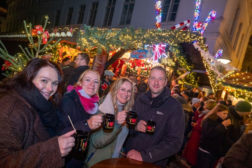 Sascha Stüber Eine Besuchergruppe auf dem Lamberti-Markt 2025. Foto: Sascha Stüber