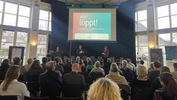 Die Teilnehmenden werden begrüßt. Foto: Stadt Oldenburg