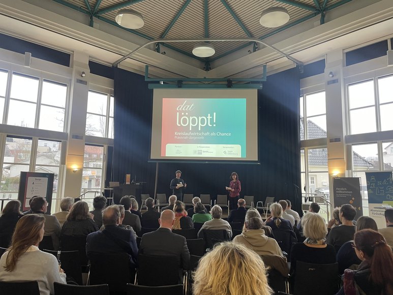 Die Teilnehmenden werden begrüßt. Foto: Stadt Oldenburg