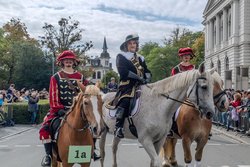 Graf Anton Günther und Knappen beim Kramermarktsumzug 2025. Foto: Sascha Stüber