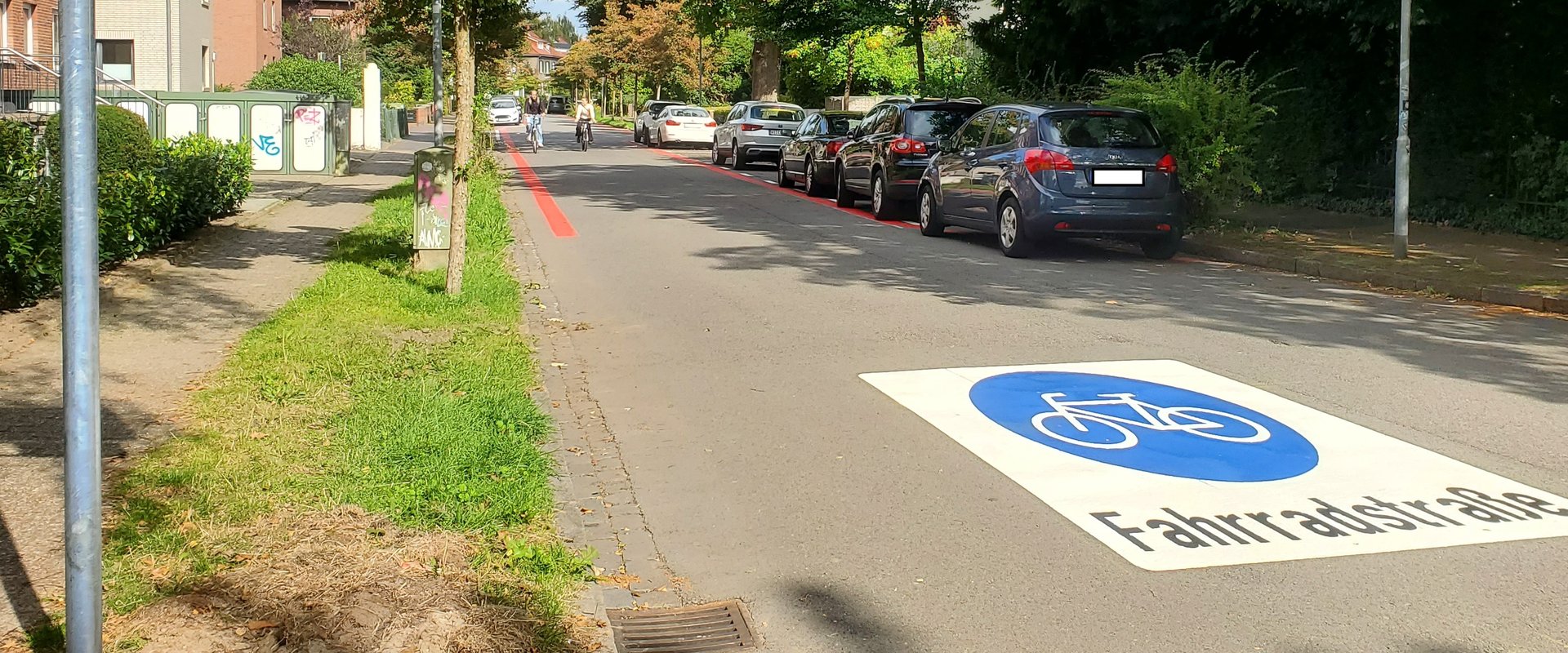 Markierung und Beschilderung als Fahrradstraße am Anfang der Saarstraße. Foto: Stadt Oldenburg