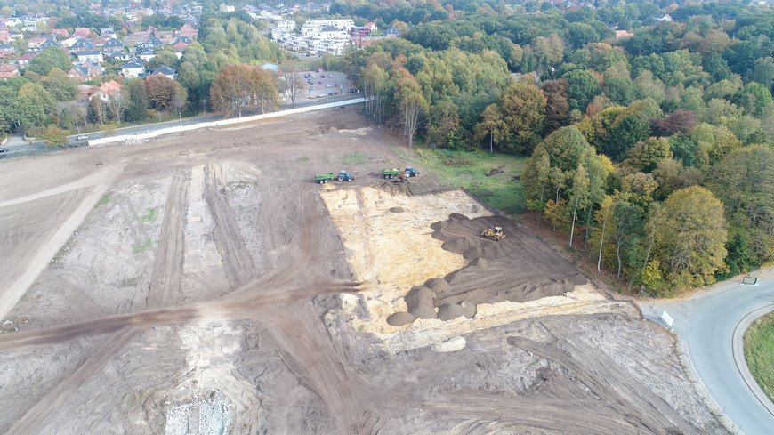 Auffüllung der sondierten Fläche mit gesiebtem Boden nach der Kampfmittelsondierung. Foto. Stadt Oldenburg