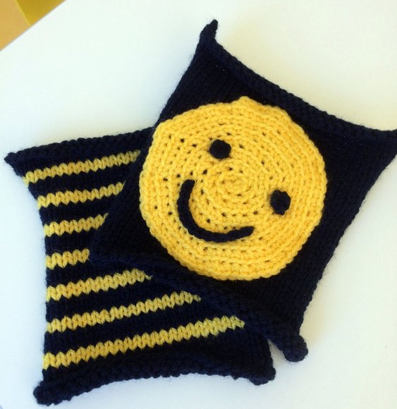 Wollquadrat mit Smiley. Foto: Stadt Oldenburg