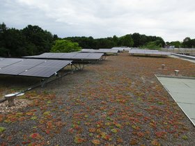Solaranlage auf dem Dach eines städtischen Gebäudes. Foto: Stadt Oldenburg Solaranlage auf dem Dach eines städtischen Gebäudes. Foto: Stadt Oldenburg