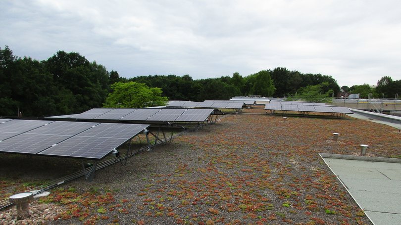Solaranlage auf dem Dach eines städtischen Gebäudes. Foto: Stadt Oldenburg Solaranlage auf dem Dach eines städtischen Gebäudes. Foto: Stadt Oldenburg
