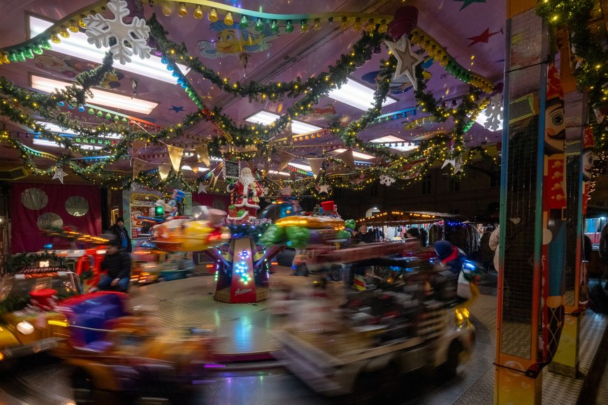 Sascha Stüber Das Kinderkarussell auf dem Schloßplatz beim Lamberti-Markt 2025. Foto: Sascha Stüber