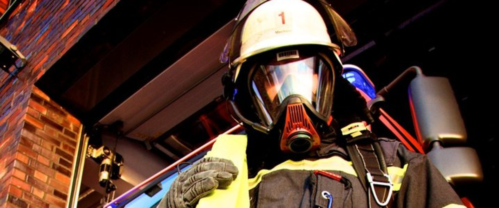 Feuerwehrmann mit Ausrüstung. Foto: Stadt Oldenburg