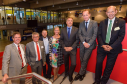 Klaus Wegling, Leiter der Wirtschaftsförderung, Dolf Vogd, Commercieele Club Groningen, Sören Kläner, IHK, Sabine Beckenbauer, NBank, OB Jürgen Krogmann, Joost van Keulen, Stadt Groningen, Rainer Krause, BÜFA. Foto: Thorsten Helmerichs Klaus Wegling, Leiter der Wirtschaftsförderung, Dolf Vogd, Commercieele Club Groningen, Sören Kläner, IHK, Sabine Beckenbauer, NBank, OB Jürgen Krogmann, Joost van Keulen, Stadt Groningen, Rainer Krause, BÜFA. Foto: Thorsten Helmerichs