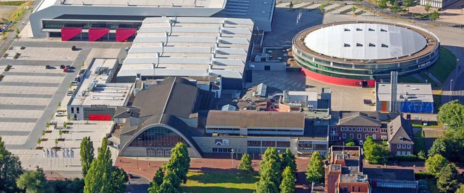 Die Weser-Ems-Hallen von oben. Foto: Robert Geipel