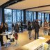 Vorschau: Teilnehmende der Abschlussveranstaltung beim gemütlichen Ausklang bei Kaffee und Kuchen im Foyer des Oldenburgischen Staatstheaters. Foto: Stephan Walzl