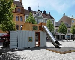 Containerspielplatz „KuKuK Box“ in Katrineholm, Schweden. Foto: KuKuk Box GmbH