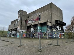 Blick auf den umzäunten Müllbunker beim Utkiek. Foto: Stadt Oldenburg