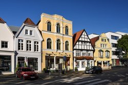Repräsentative Fassaden am Oldenburger Schlossplatz. Foto: Hans-Jürgen Zietz