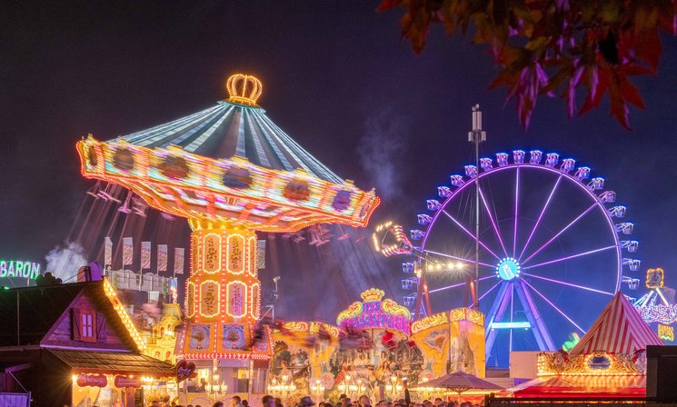 Wellenflug und Riesenrad auf dem Kramermarkt 2024. Foto: Stadt Oldenburg
