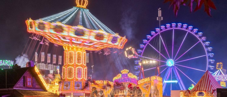 Wellenflug und Riesenrad auf dem Kramermarkt 2024. Foto: Stadt Oldenburg