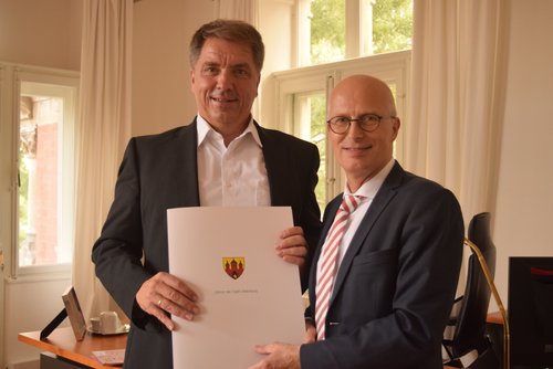Oberbürgermeister Jürgen Krogmann (links) und Hamburgs Erster Bürgermeister Dr. Peter Tschentscher. Foto: Stadt Oldenburg