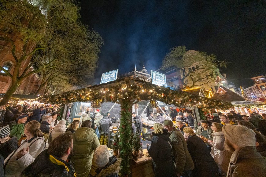 Blick über den Rathausmarkt beim Lamberti-Markt 2024. Foto: Sascha Stüber
