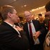 Vorschau: Daniel Günther und Stephan Weil unterhalten sich mit anwesenden Gästen. Foto: Torsten von Reeken
