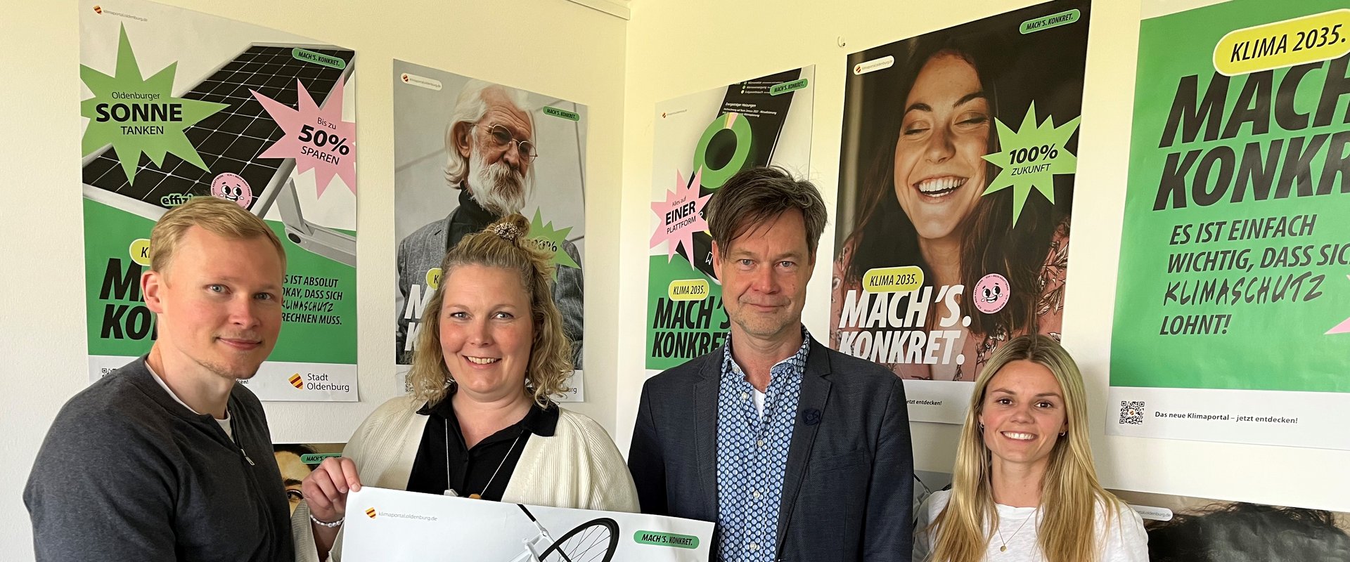 Dr. Tarek Kemper (Fachdienst Klimaschutz, von links), Lena Mäusezahl (Fachdienst Klimaschutz), Dr. Norbert Korallus (Leiter des Amts für Klimaschutz und Mobilität) und Dr. Katharina Heidtmann (Fachdienst Klimaschutz). Foto: Stadt Oldenburg