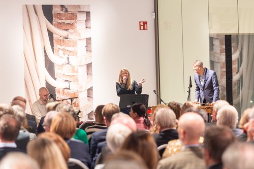 Für den musikalischen Rahmen sorgten (von links) Jonas Mosebach (Klavier/Gesang), Sängerin Signe Koefoed Madsen und Stadtrat Holger Denckmann (Vibraphon/Percussion). Foto: Sascha Stüber Foto: Sascha Stüber
