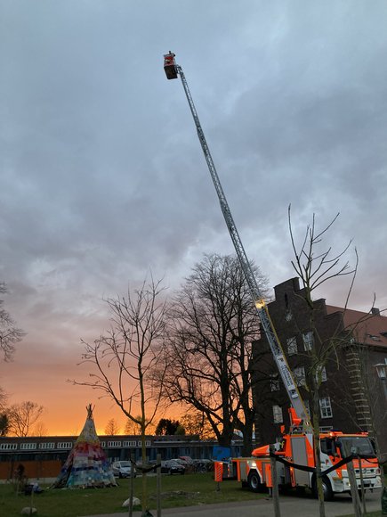 Sonnenuntergang bei der Rettungsaktion. Foto: Stadt Oldenburg