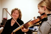 Szene aus dem Geigenunterricht. Foto: Landesverband niedersächsischer Musikschulen