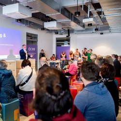 Oberbürgermeister Jürgen Krogmann eröffnete den Zukunftsmarkt „Moin Oldenburg 2035“ im CORE. Foto: Hauke-Christian Dittrich