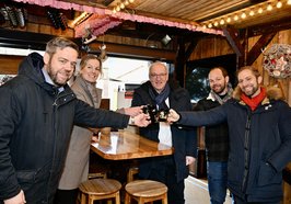 Marktmeister Dennis Ostendorf, Erste Stadträtin Dr. Julia Figura, Michael Lorenz (Leiter Bürger- und Ordnungsamt) sowie René Mondorf und Robért Hempen vom Oldenburger Schaustellerverband. Foto: Sascha Stüber