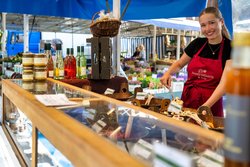 Foto vom Wochenmarkt auf dem Rathausmarkt. Foto: Sascha Stüber