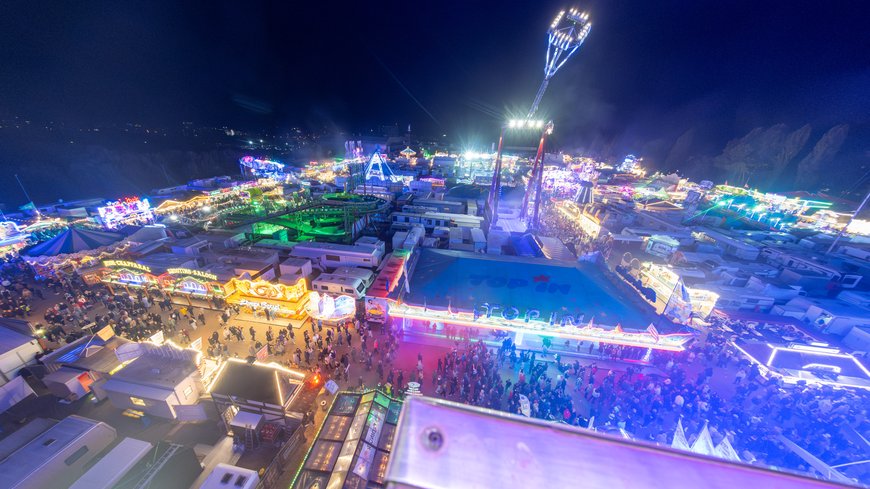 Blick aus dem Riesenrad über den Kramermarkt 2024. Foto: Sascha  Stüber