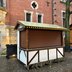 Vorschau: Die Hütte für gemeinnützige Einrichtungen beim Aufbau auf dem Lamberti-Markt am 19. November 2025. Foto: Stadt Oldenburg