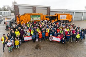 Rund 8.000 Oldenburgerinnen und Oldenburger sammelten im Jubiläumsjahr von „Oldenburg räumt auf“ 15 Tonnen Müll – das brachte 2.500 Euro für gemeinnützige Einrichtungen. Foto: Sascha Stüber Rund 8.000 Oldenburgerinnen und Oldenburger sammelten im Jubiläumsjahr von „Oldenburg räumt auf“ 15 Tonnen Müll – das brachte 2.500 Euro für gemeinnützige Einrichtungen. Foto: Sascha Stüber
