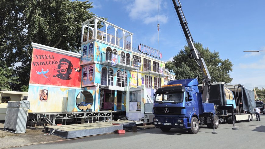 Der Aufbau vom Laufgeschäft „Viva Cuba“ auf dem Kramermarkt am 19. September 2025. Foto: Stadt Oldenburg