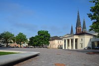 Der Oldenburger Schlossplatz nach der Neugestaltung. Foto: Hans-Jürgen Zietz Der Oldenburger Schlossplatz nach der Neugestaltung. Foto: Hans-Jürgen Zietz