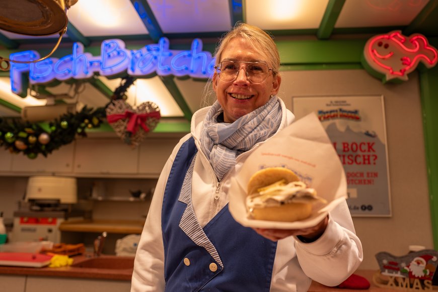 Ein Fischbrötchen auf dem Lamberti-Markt 2025. Foto: Sascha Stüber