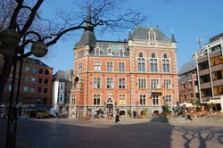 Oldenburger Rathaus mit Marktplatz. Foto: Stadt Oldenburg