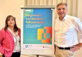 Blicken in die „Zukunft 2050“: Oberbürgermeister Jürgen Krogmann und Stadtbaurätin Christine-Petra Schacht. Foto: Stadt Oldenburg