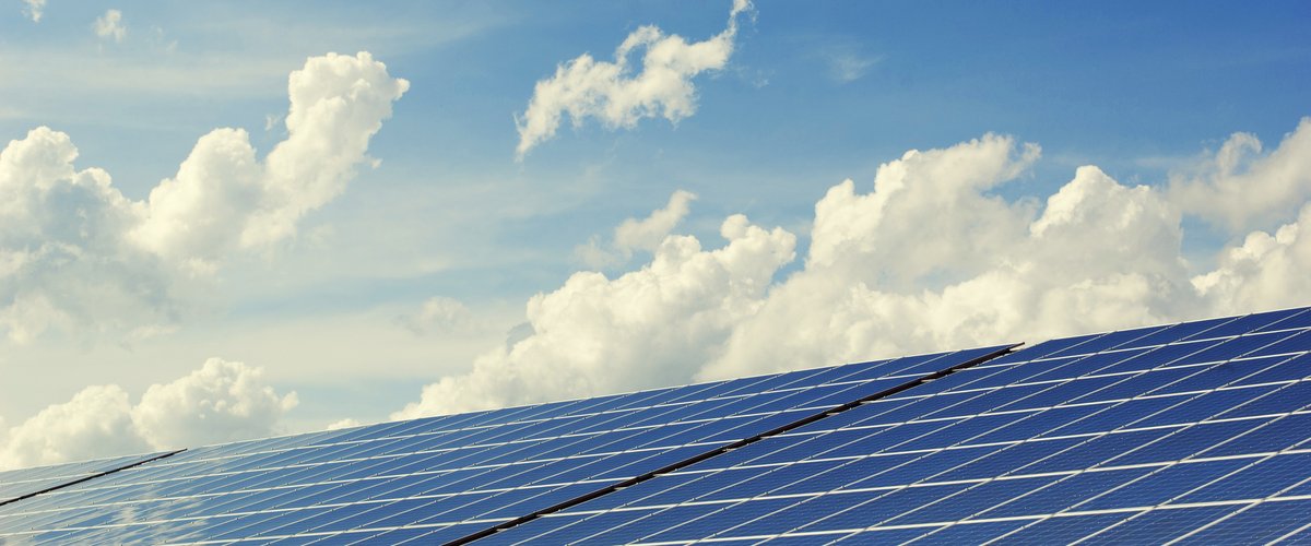 Solarplatten vor Himmel; Foto: pixabay_pexels