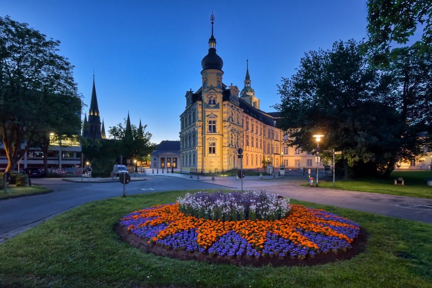 Kunstvoll gestaltete Blumenbeete in der Innenstadt von Oldenburg. Foto: Hans-Jürgen Zietz 