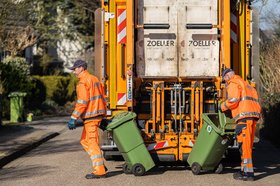 Müllwerker leeren Bioabfallbehälter. Foto: Stadt Oldenburg