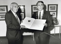 Verleihung der Ehrenbürgerurkunde an Leo Trepp vom 5. Juli 1990. Foto: Ilse Rosemeyer