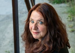 Portraitfoto der Schriftstellerin Annett Gröschner. Foto: Susanne Schleyer/autorenarchiv.de