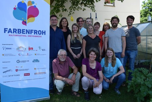 Vorfreude: Die Planungsgruppe und die Förderer des Farbenfroh Kulturfestivals Kreyenbrück. Foto: Stadt Oldenburg