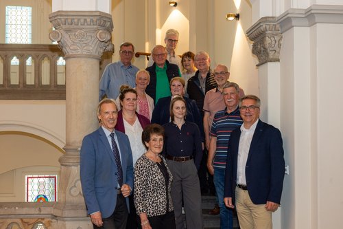 Vertreterinnen und Vertreter der Arbeitsgemeinschaft Stadtoldenburger Bürgervereine (ASTOB) unter dem Vorsitz von Harald Götting (vorne links) trafen sich zum letzten Jahresgespräch mit Oberbürgermeister Jürgen Krogmann (vorne rechts) im Alten Rathaus. Foto: Sascha Stüber