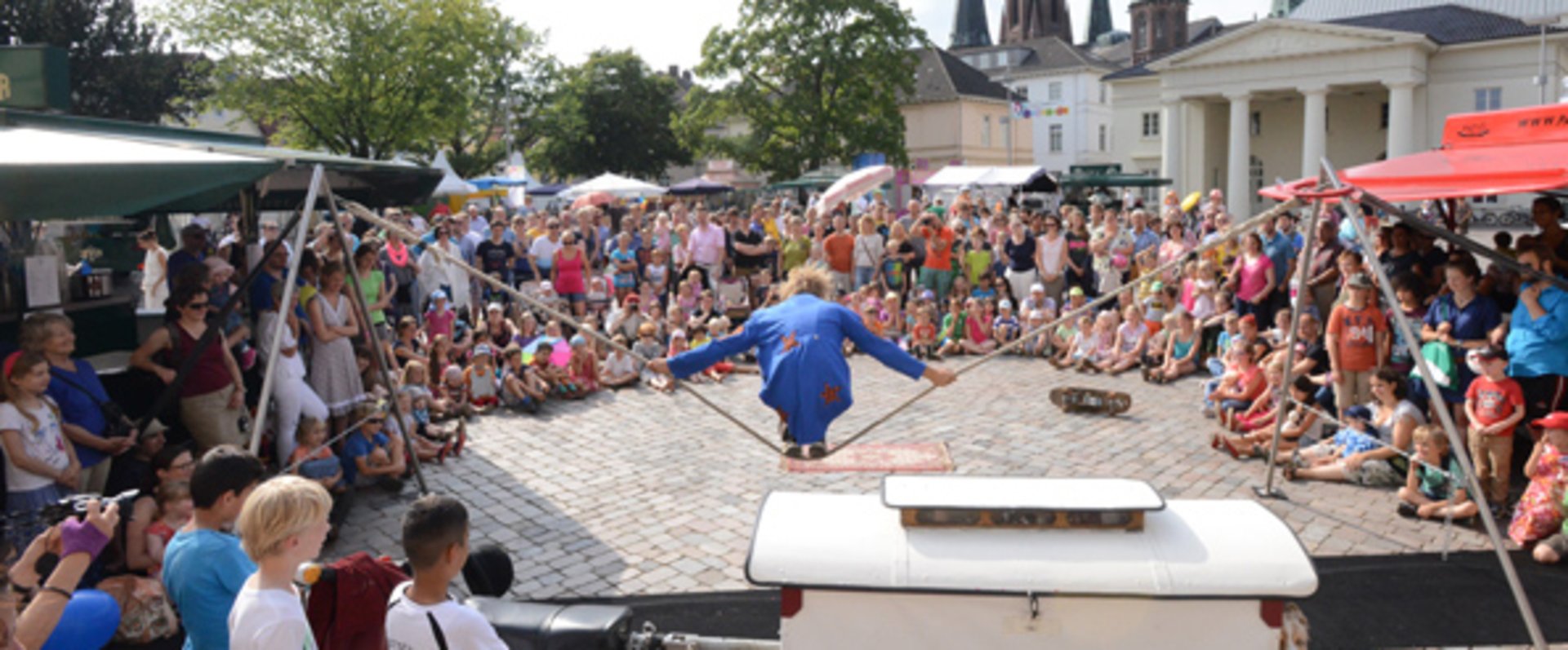Artist während einer Vorstellung im Rahmen des Kultursommers. Foto: Jörg Hemmen